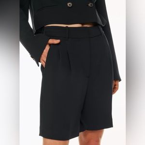 Wilfred Effortless 7” Short in Black. NEW WITH TAGS.